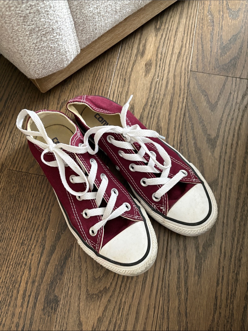 Converse low top Sneakers in Burgundy
